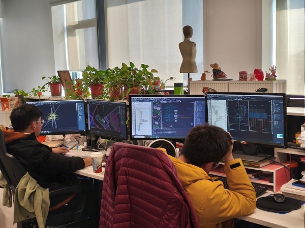 長江都市設計師使用中望CAD開展設計繪圖工作場景